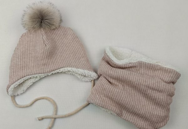 Komplet czapka wiązana-pompon + komin "Sweterek beżowy"