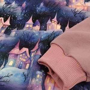 BLUZA DOMKI NA CIEMNYM FIOLECIE - obrazek 2